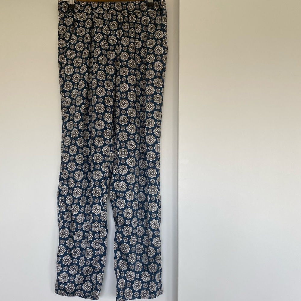Forever 21 Silky Printed Pants